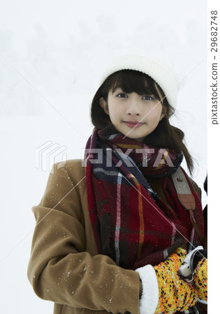 Ladies travel in winter Snowscape 29682748