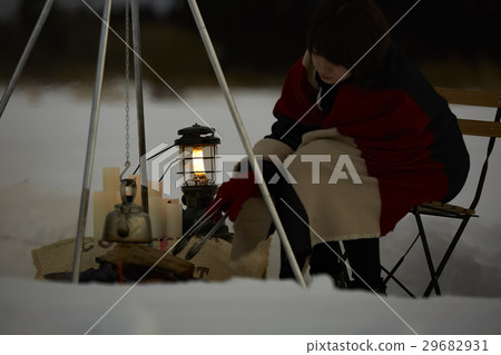 A woman who plays a bonfire on snow A woman who plays a bonfire on snow 29682931