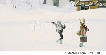Ladies travel in winter Snowscape Ladies travel in winter Snowscape 29683039