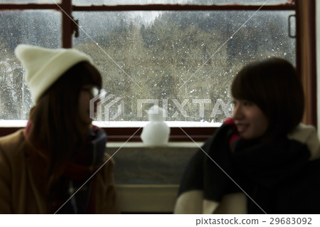 Ladies travel in winter Snowmen 29683092