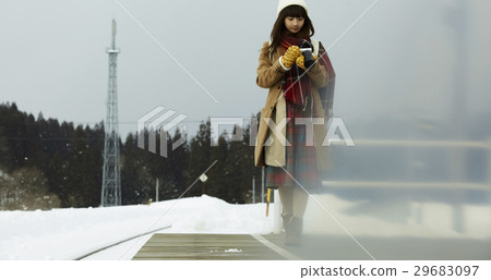 冬天女孩旅途雪風景駐地 29683097