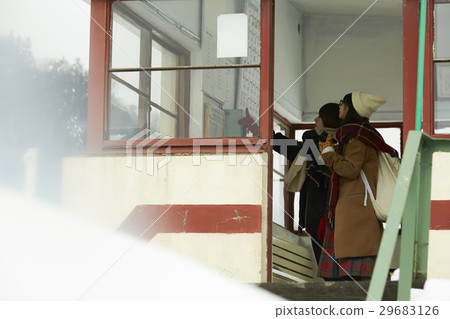 冬天女孩旅途雪風景駐地 29683126