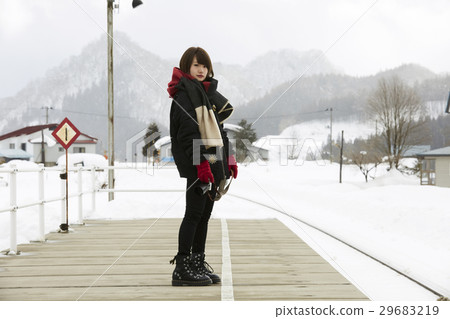 冬天女孩旅途雪風景駐地 冬天女孩旅途雪風景駐地 29683219