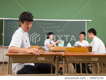 高中學生教室肖像 29685236