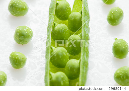 pea pod with peas pea pod with peas 29689144