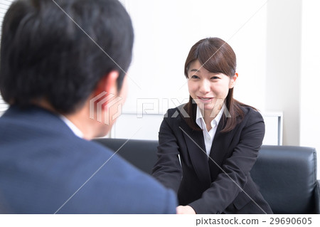 Female businessman to visit customer male employee businessman OL office worker 29690605