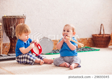 Boys with musical instruments 29693045