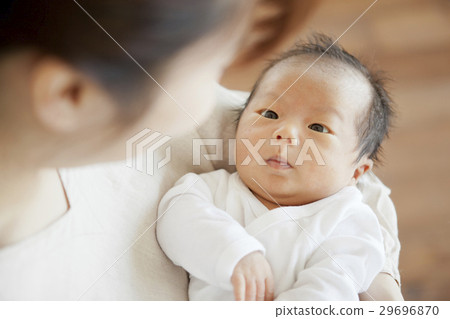 新生兒的母親和孩子 新生兒的母親和孩子 29696870