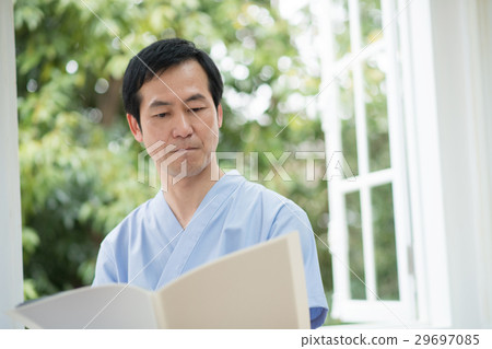 Middle couple medical image Middle couple medical image 29697085