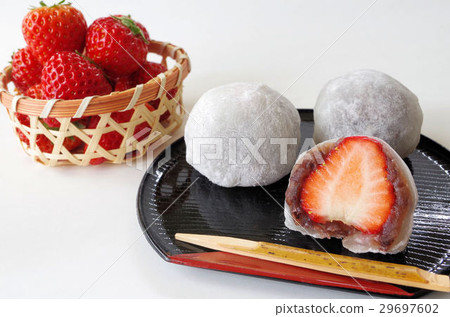 Strawberry Daifuku 29697602