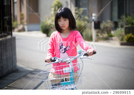Elementary school girl (bicycle) 29699915