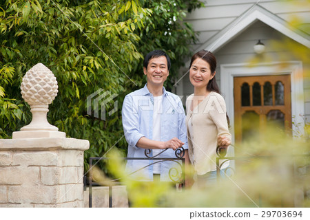 Middle couple lifestyle image 29703694