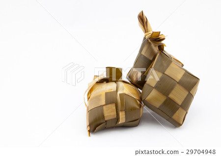 Ketupat is a type of dumpling made from rice. 29704948