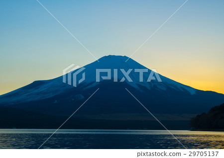 富士山在日落Yamanakako 29705137