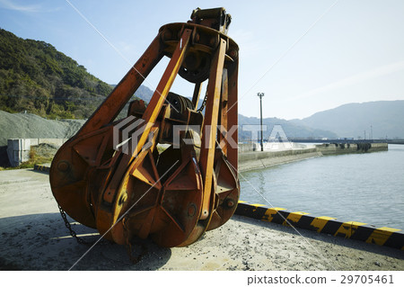 起重機鐵鍬挖掘沙子 起重機鐵鍬挖掘沙子 29705461