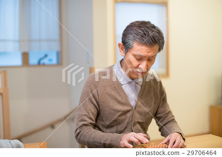 銀髮族 算盤 男人 29706464