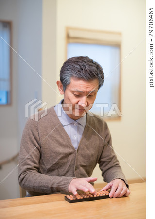 銀髮族 算盤 男人 29706465