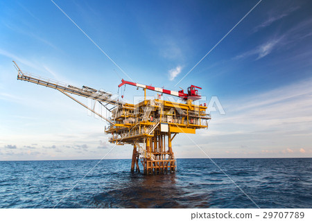 Oil and gas platform in the gulf or the sea, 29707789