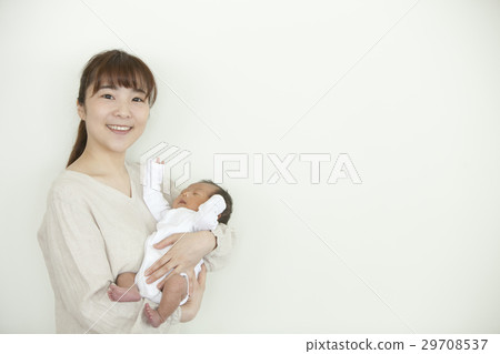 Newborn mother and child 29708537