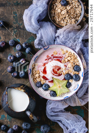 Yogurt smoothie bowl 29717644