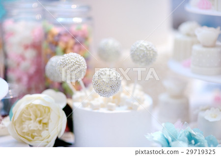 Beautiful wedding vanilla cake pops Beautiful wedding vanilla cake pops 29719325