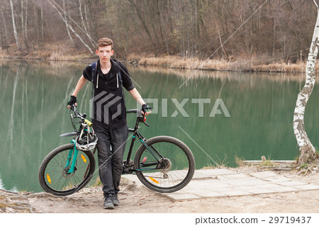 Young man on mountain bike relaxes 29719437