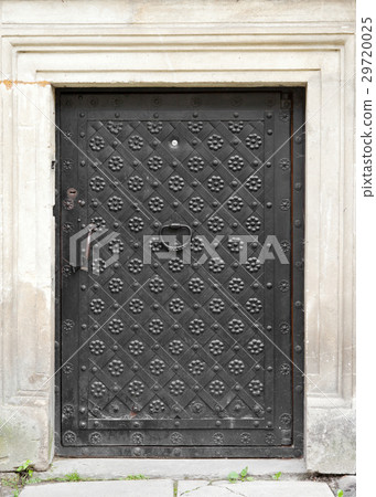 retro gate with door knocker 29720025