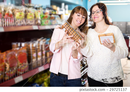 Customers choosing pastry in food store 29725137