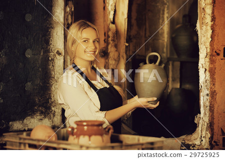 Woman holding ceramic pot Woman holding ceramic pot 29725925