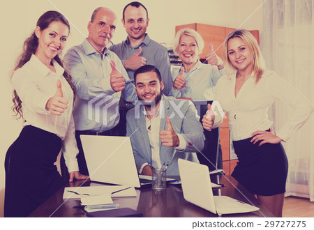 Business people having break 29727275