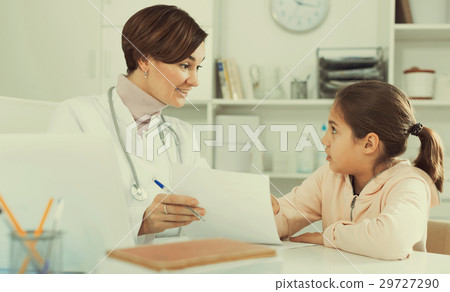 Doctor shows results and recipe to girl 29727290