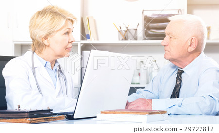 Man visiting doctor in hospita Man visiting doctor in hospita 29727812