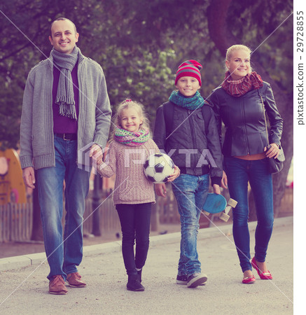 Spouses with children posing in autumn park Spouses with children posing in autumn park 29728855