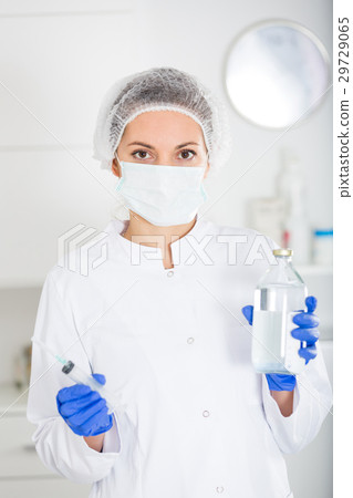 Nurse making injection Nurse making injection 29729065