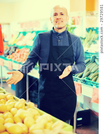 Man selling potatoes in farm food store. 29729581