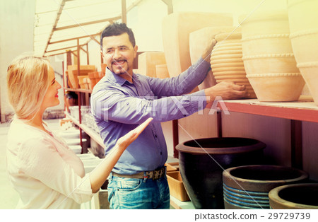 Customers choosing crockery Customers choosing crockery 29729739