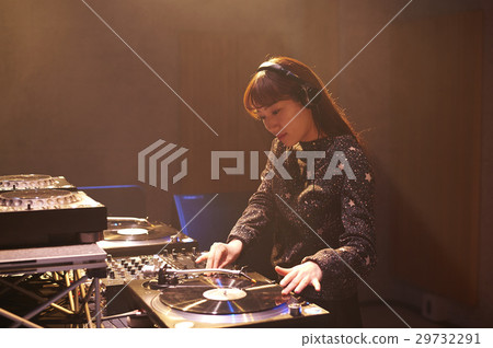 Female DJ 29732291
