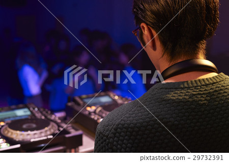 Male DJ 29732391