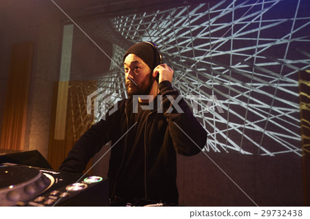 男DJ 男DJ 29732438
