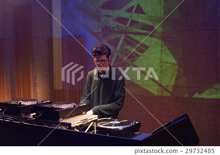 男DJ 男DJ 29732485