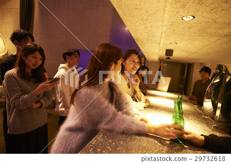 Club scene bar counter 29732618