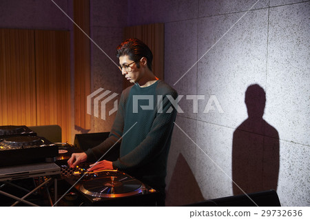 男DJ 男DJ 29732636