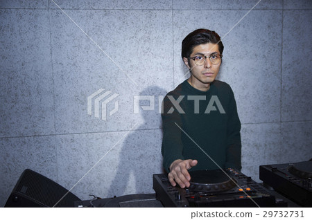 Male DJ Male DJ 29732731