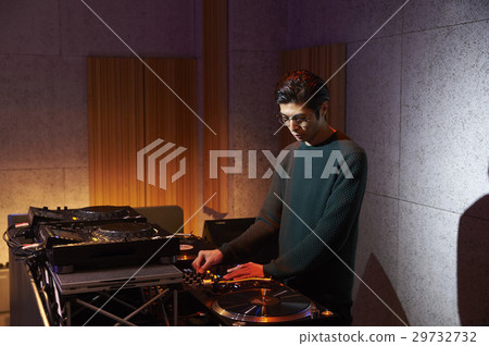 男DJ 29732732