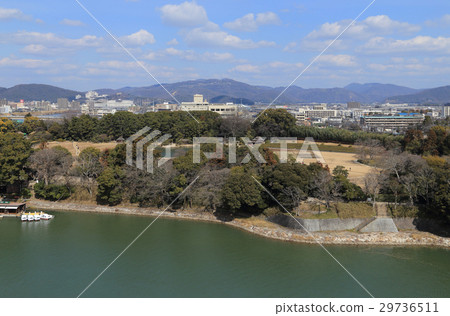 View Okayama Castle from the castle tower to Asahikawa, Korakuen, Hanzan direction 29736511