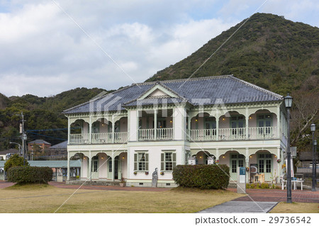 Triangle West Port 29736542