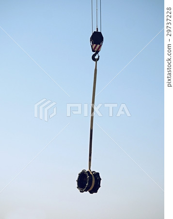 Crane handling 500mm multi joint member pipe. 29737228