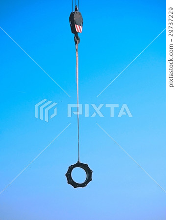 Crane handling 500mm multi joint member pipe. 29737229