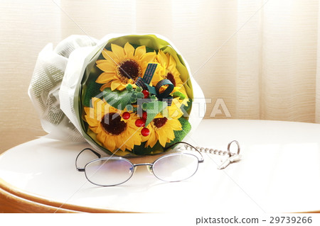 A sunflower bouquet 29739266