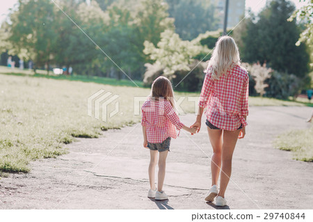young family mother and daughter young family mother and daughter 29740844